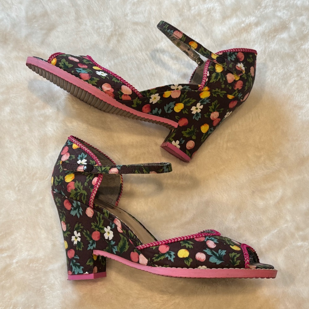 Floral Women's Heels with Pink Accents